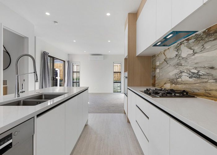  at 11/116 Colwill Road, Massey, Waitakere City, Auckland