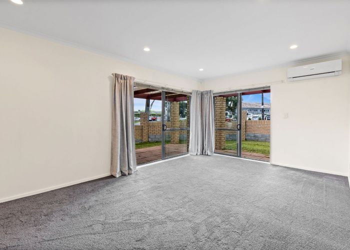  at 2 Reid Road, New Lynn, Auckland