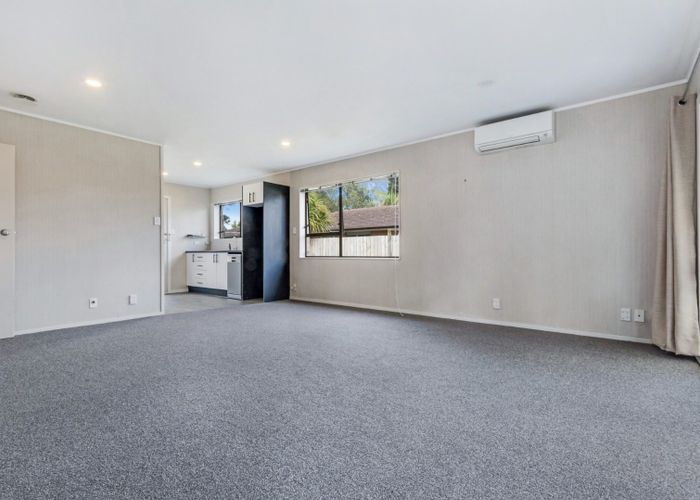  at 2/11 Beaumaris Way, Conifer Grove, Takanini