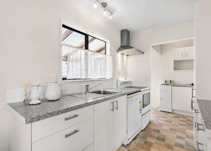  at 1/90 Shifnal Drive, Randwick Park, Auckland