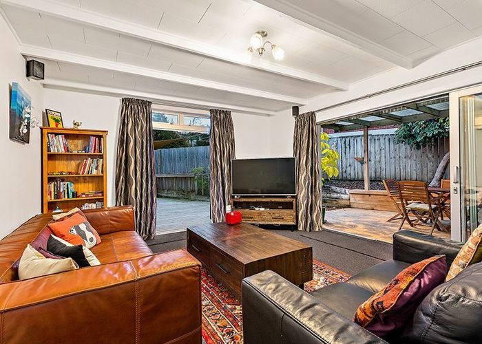  at 25 Crompton Road, Massey, Waitakere City, Auckland