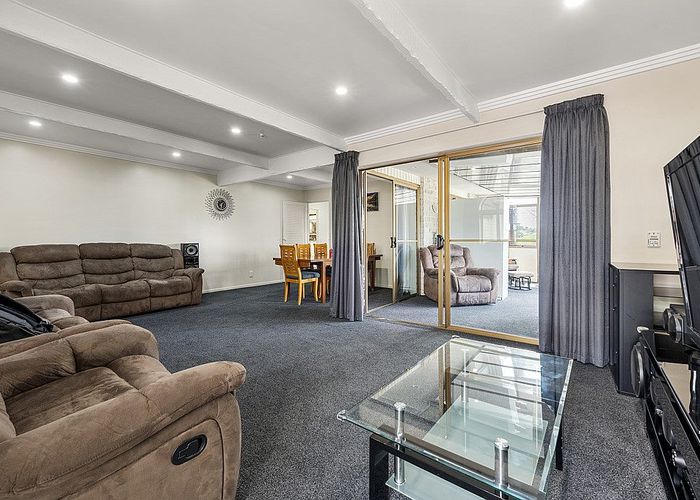  at 53 Lincoln Park Avenue, Massey, Auckland