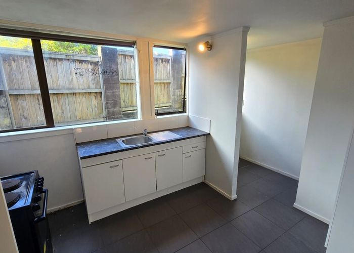  at 1A Lauderdale Road, Birkdale, North Shore City, Auckland