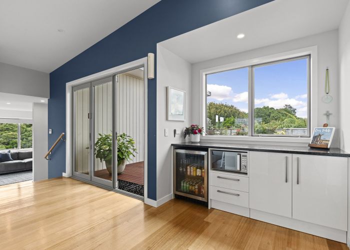  at 2 Fern Lane, Whalers Gate, New Plymouth