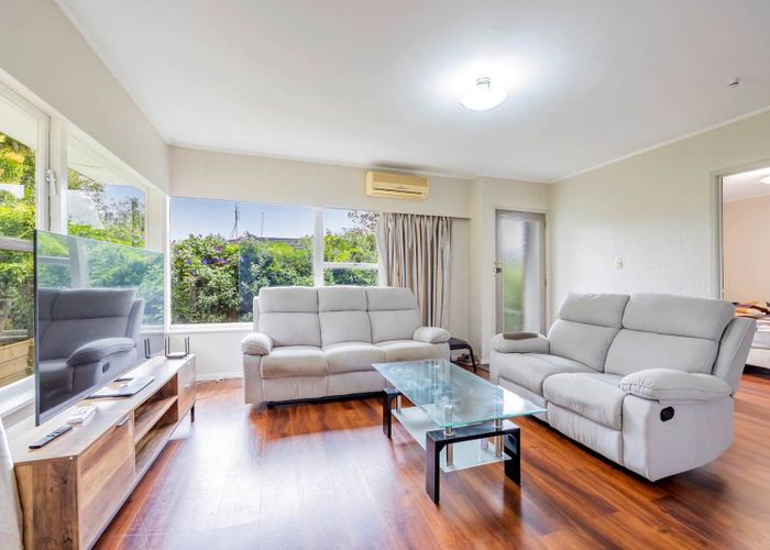  at 2/59 Ayton Drive, Tōtara Vale, Auckland