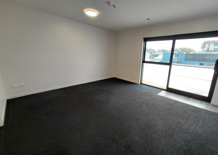  at 2/82 Riccarton Road, Riccarton, Christchurch City, Canterbury