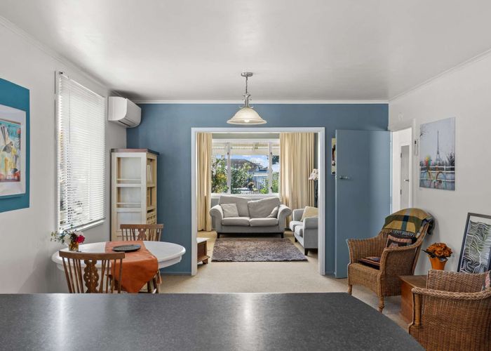  at 1013 Willowpark Road North, Mayfair, Hastings