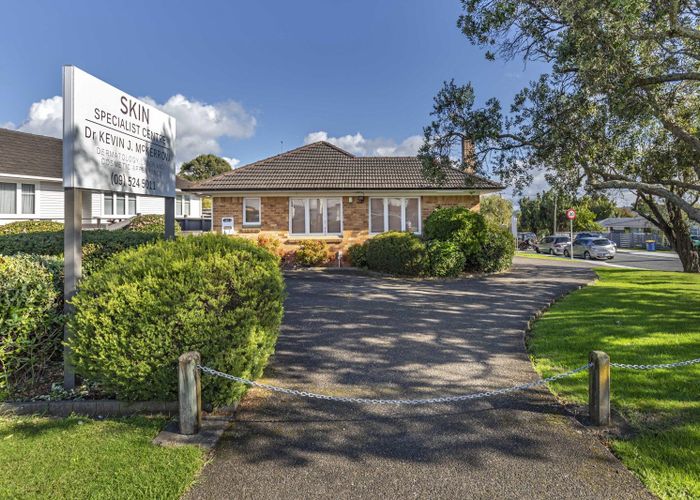  at 2 Fairdene Avenue, Henderson, Waitakere City, Auckland