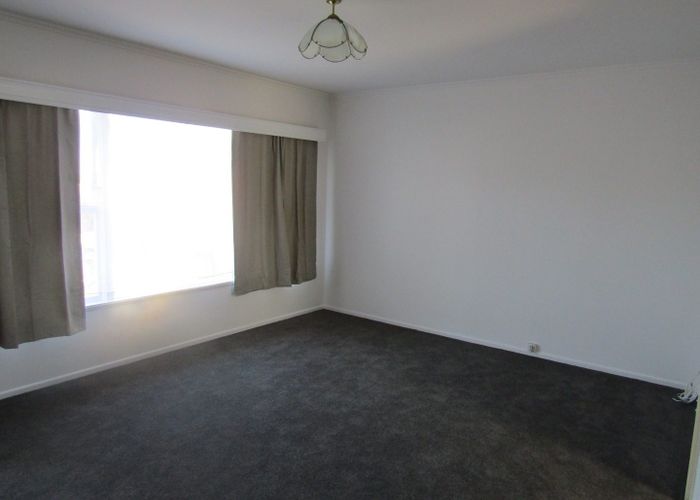  at 2/24 Knights Road, Rothesay Bay, North Shore City, Auckland