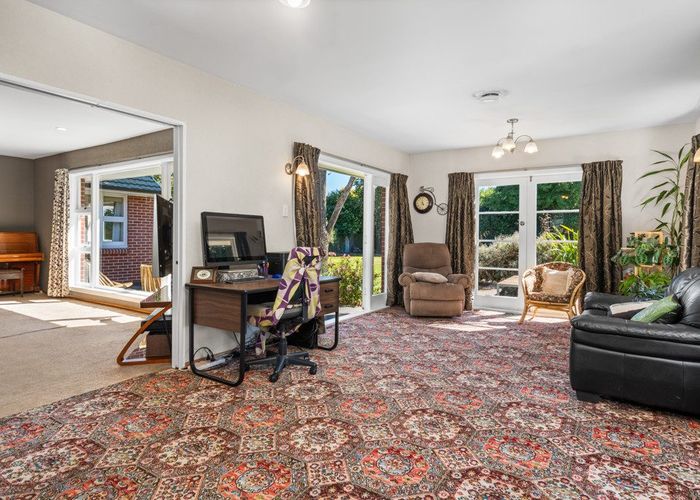  at 2/151 Yaldhurst Road, Sockburn, Christchurch