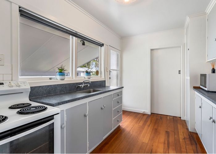  at 15 Levesque Street, Birkdale, Auckland