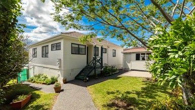  at 10 Merida Place, Unsworth Heights, Auckland