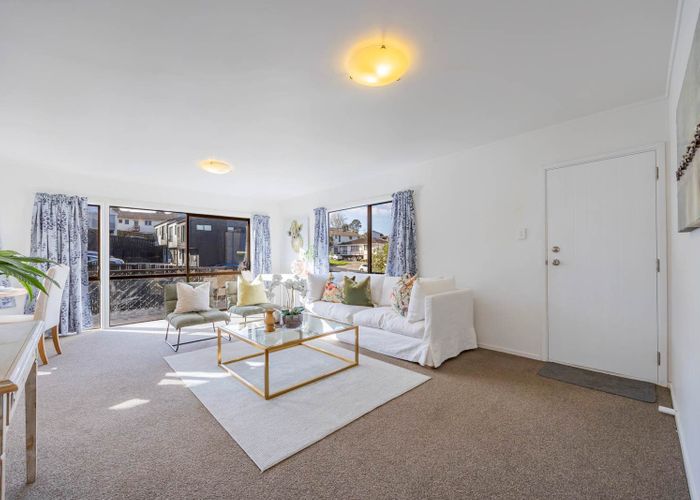  at 2/2 Tacitus Place, Totara Vale, Auckland