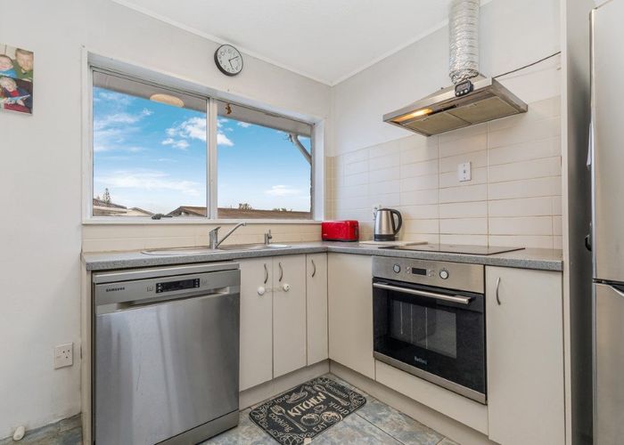  at 2/14 Suwyn Place, Weymouth, Auckland