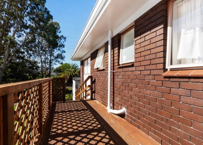  at 2/4 Landseer Place, Mount Roskill, Auckland