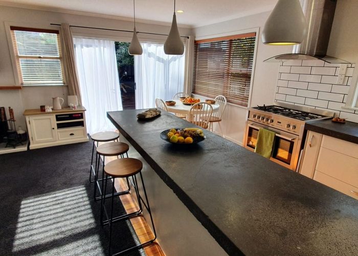  at 34 Valley View Rd, Glenfield, North Shore City, Auckland