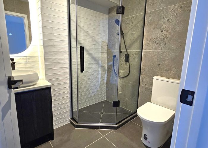  at 9B Camrose Place, Glenfield, North Shore City, Auckland