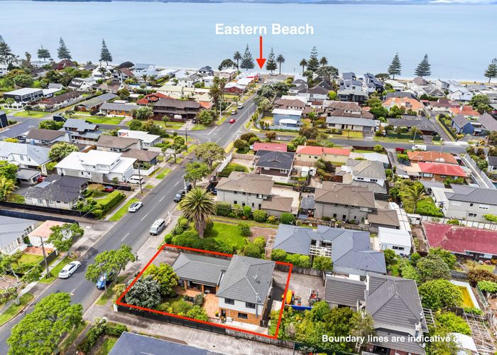  at 2/18 Eastern Beach Road, Eastern Beach, Auckland