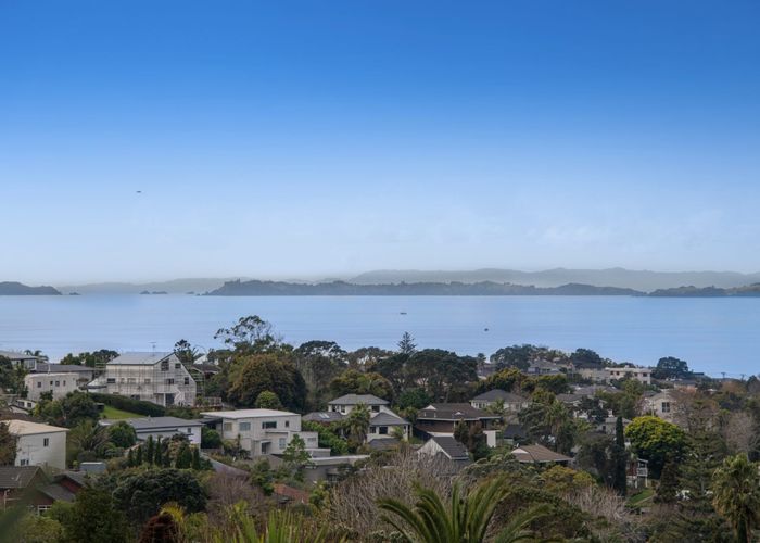  at 2/433A East Coast Road, Mairangi Bay, North Shore City, Auckland