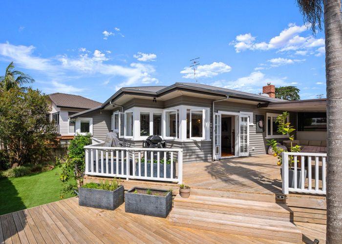  at 2/46 Gladstone Road, Northcote, Auckland