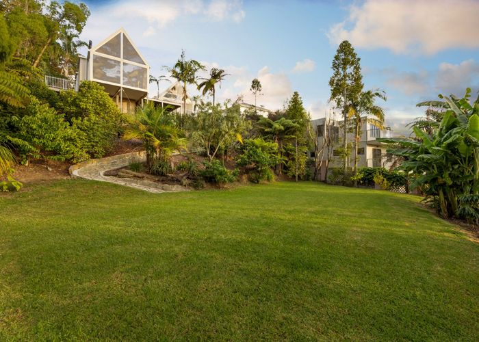  at 25 Oakpark Place, West Harbour, Waitakere City, Auckland