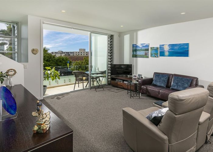  at 4/2 Campbell Road, Takapuna, Auckland