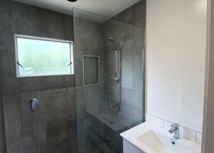  at 2/10 Gloaming Place, Conifer Grove, Papakura, Auckland