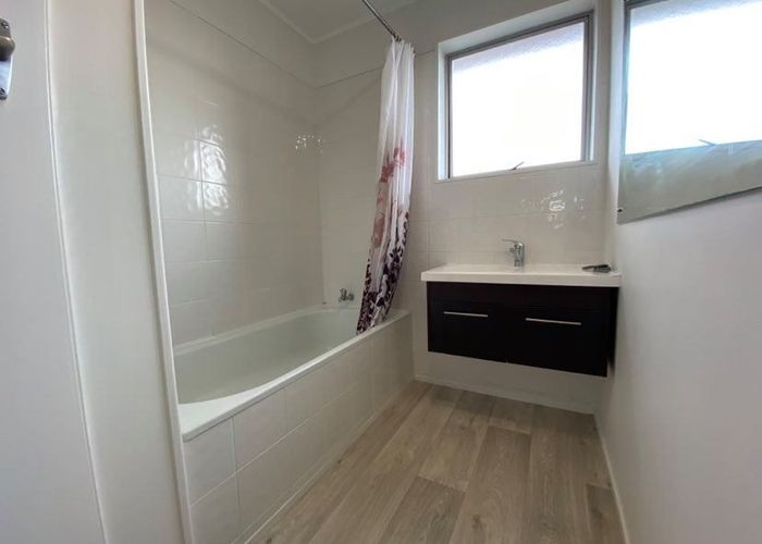  at 2/20 Turama Road, Royal Oak, Auckland