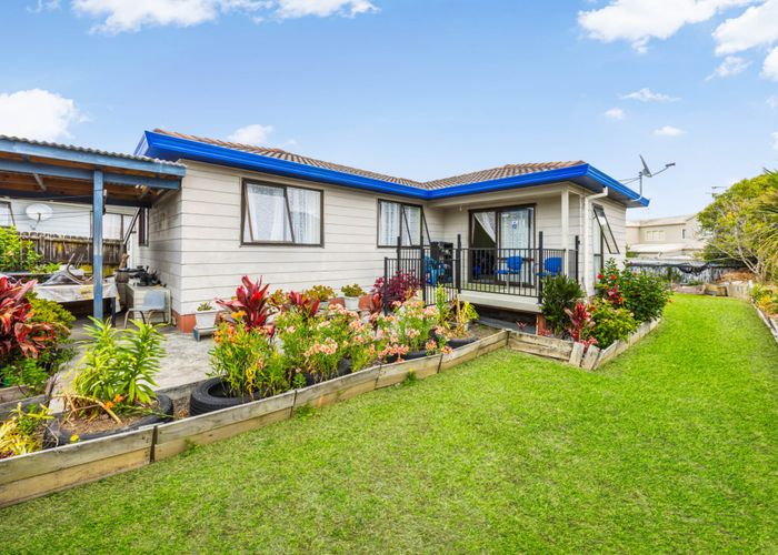  at 2/22 Norrie Smith Avenue, Flat Bush, Manukau City, Auckland