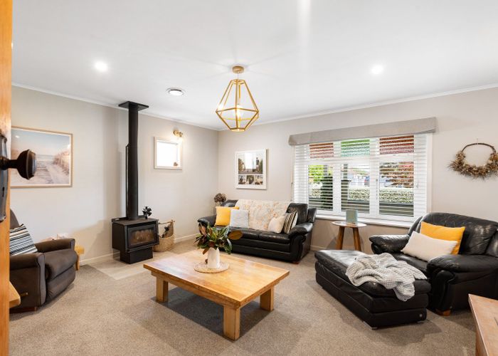  at 910 Dufferin Street, Akina, Hastings