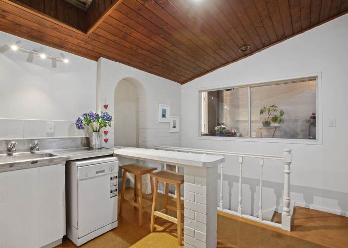  at 2/21 Howard Road, Northcote, North Shore City, Auckland