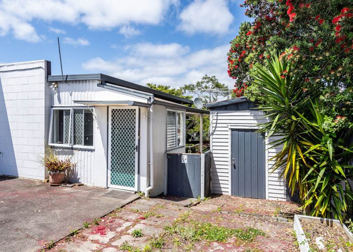  at 304 Great North Road, Henderson, Auckland