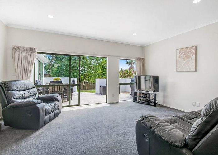  at 10 Jacanas Place, Unsworth Heights, North Shore City, Auckland