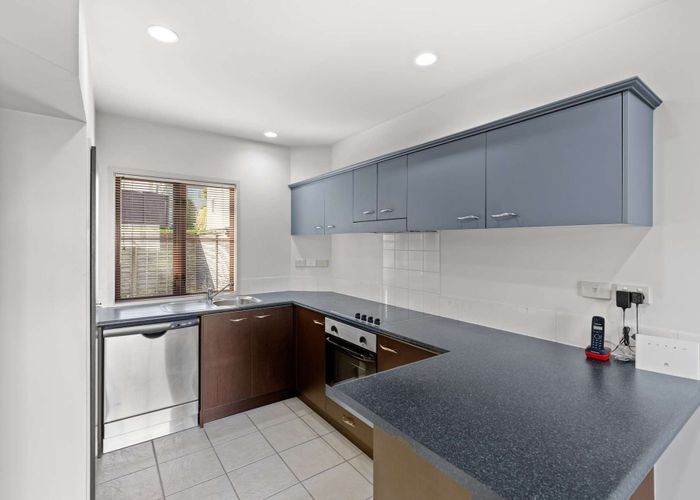  at 32 Winery Way, Henderson, Auckland