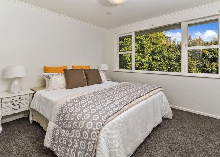 at 2/14 Selwyn Crescent, Forrest Hill, North Shore City, Auckland