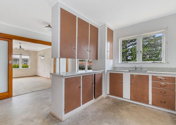  at 12 Mckenzie Road, Mangere Bridge, Auckland