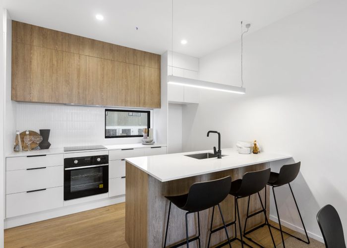  at 2/11 Ryburn Road, Mount Wellington, Auckland City, Auckland