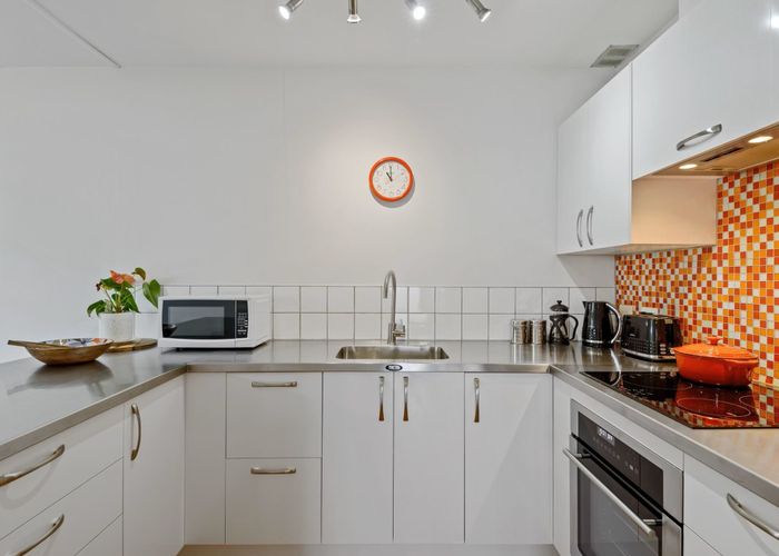  at 2/98 Office Road, Merivale, Christchurch City, Canterbury