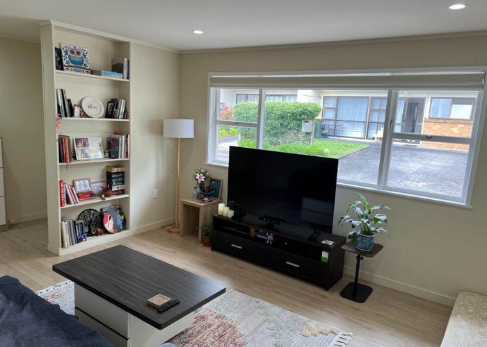  at 2/85 Edmonton Road, Henderson, Waitakere City, Auckland