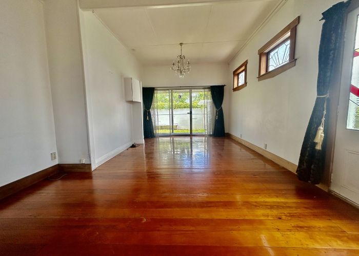  at 16 Sunny Brae Crescent, Westmere, Auckland