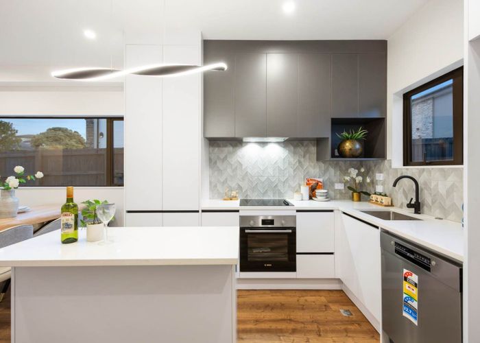  at 2/81 Vodanovich Road, Te Atatu South, Waitakere City, Auckland