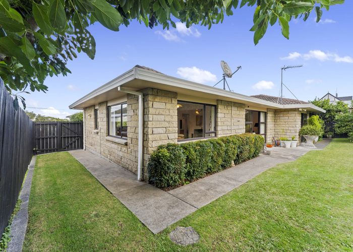  at 2/30 Victoria Road , Papatoetoe, Auckland