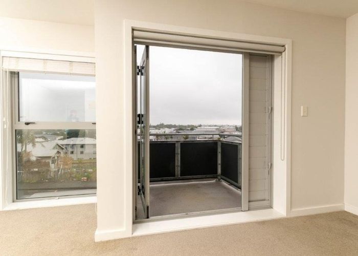  at 19/2 Western Springs Road, Morningside, Auckland City, Auckland