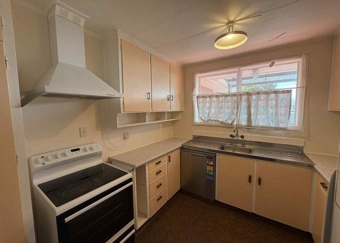  at 14A Brixham Place, Merrilands, New Plymouth, Taranaki