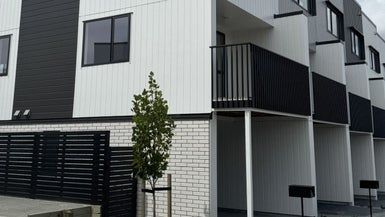  at 6 Kanapa Road, Northcross, Auckland