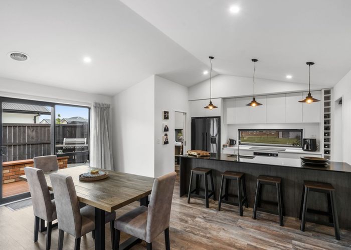  at 33 Monte Crescent, Lincoln, Lincoln