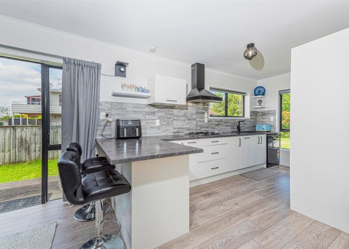  at 29 Realm Place, Massey, Auckland