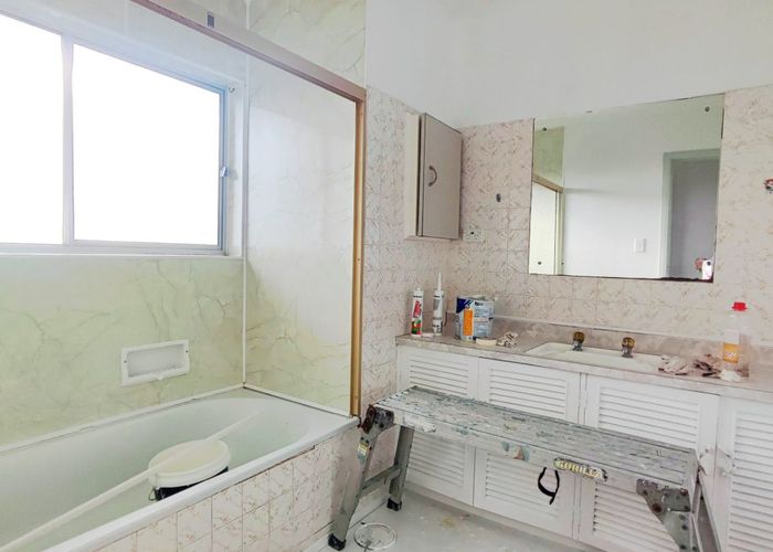  at 2/352 Glenfield Road, Glenfield, North Shore City, Auckland