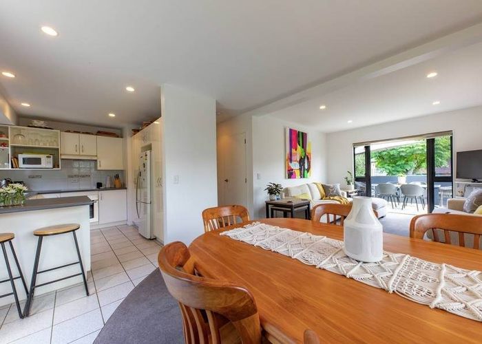  at 27 De Val Drive, Titirangi, Waitakere City, Auckland