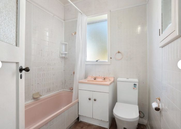  at 13 Fearon Avenue, Mount Roskill, Auckland
